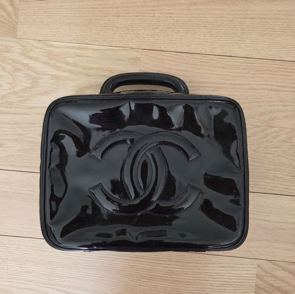 Chanel Black Patent Leather Crossbody Purse